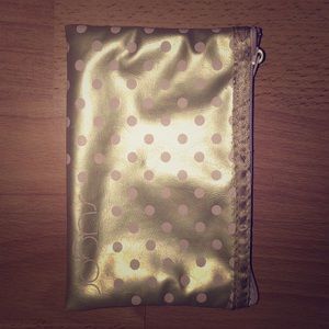 A makeup bag/pencil case